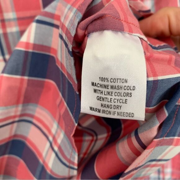 Untuckit Shirt 14 - Picture 6 of 9